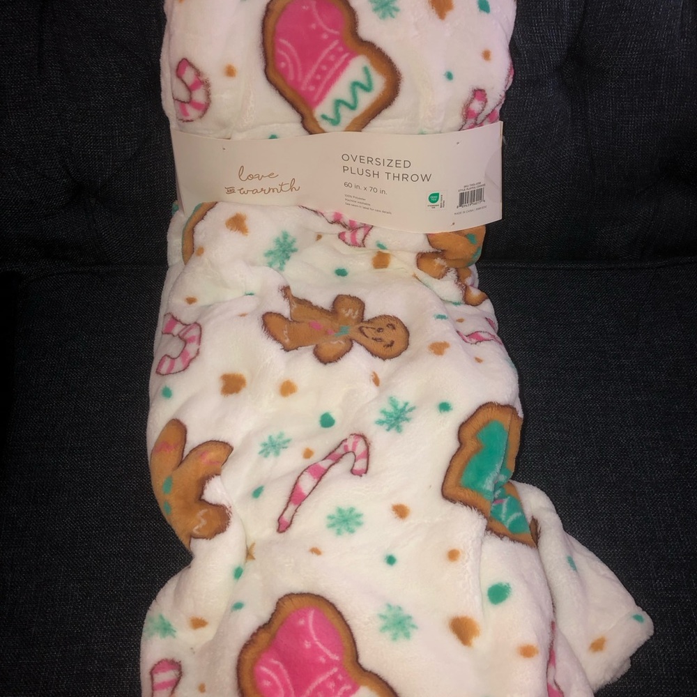 ❌ Plush  Blanket - White with Gingerbread & Candy Print